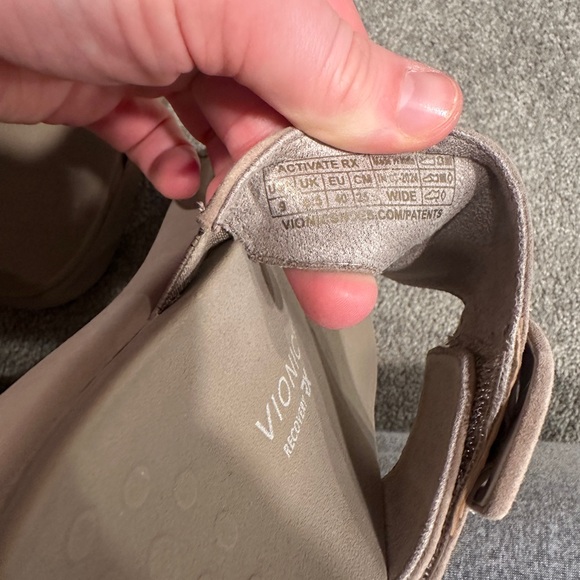 Vionic Recovery Sandals - Picture 4 of 4